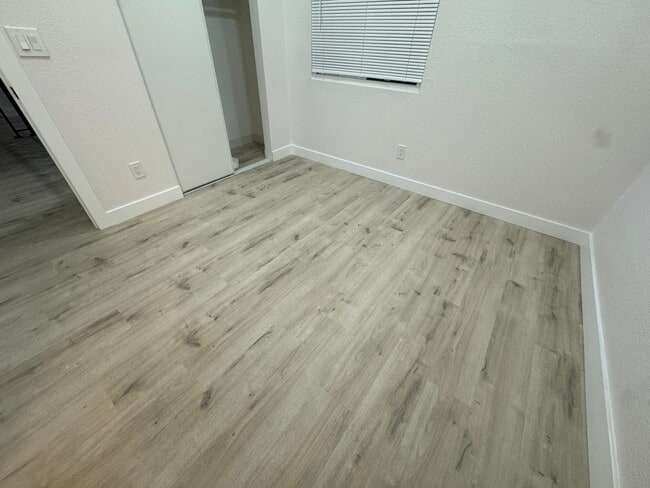 Photo - 1565 Joanne St