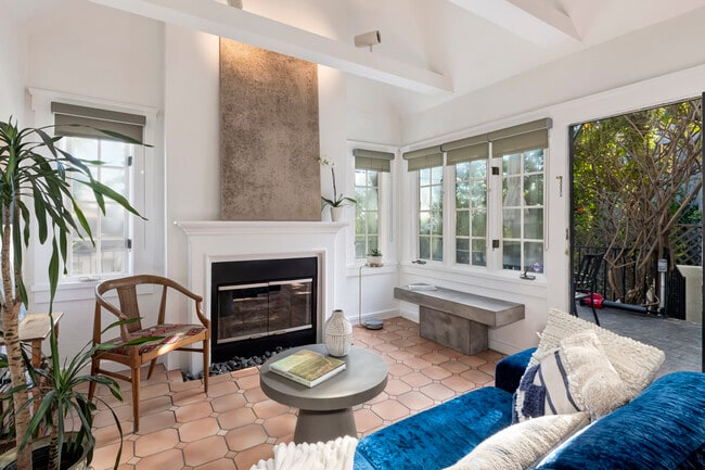 Photo - 2427 N Gower St