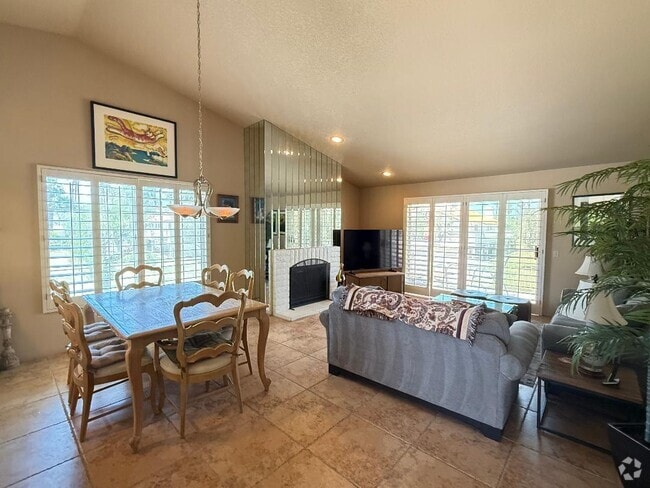 Building Photo - 688 Vista Lago Cir N Rental