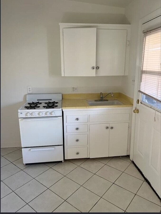 Quiet Apartment Complex in Dessert Hot Springs - Quiet Apartment Complex in Dessert Hot Springs Unit 2