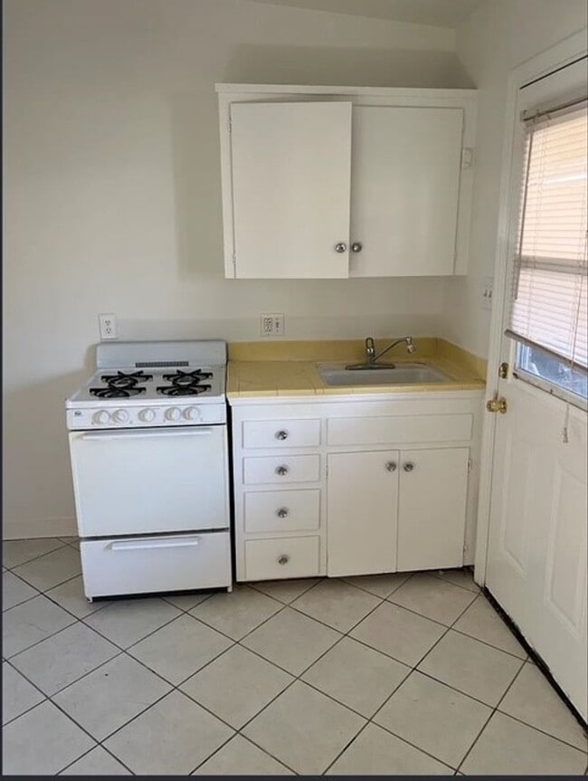 Building Photo - Quiet Apartment Complex in Dessert Hot Springs Unit 2