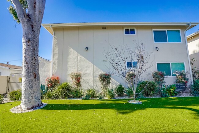 Exterior - 6107 - 6117 11th Ave Apartments