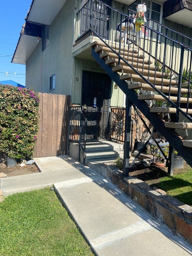 Photo - Randall Apartments Unit D