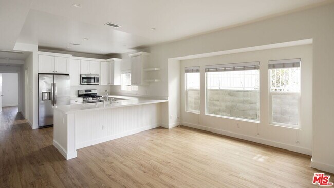 Photo - 727 N La Fayette Park Pl Unit 4