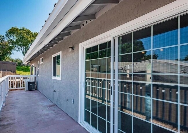 Photo - 1370 Palomar Pl