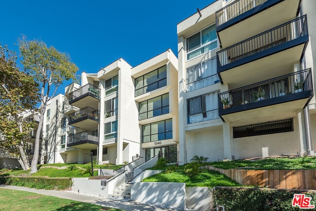 Building Photo - 1340 S Beverly Glen Blvd Unit 313