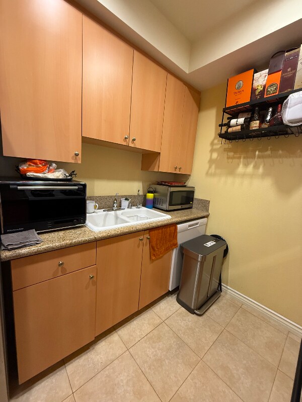 Photo - 1050 N Kingsley Dr Unit 1050 N. Kingsley Ave., #E
