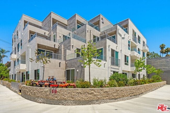 Building Photo - 4406 Fulton Ave Rental