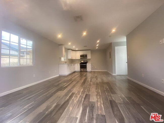 Photo - 8448 Fenwick St