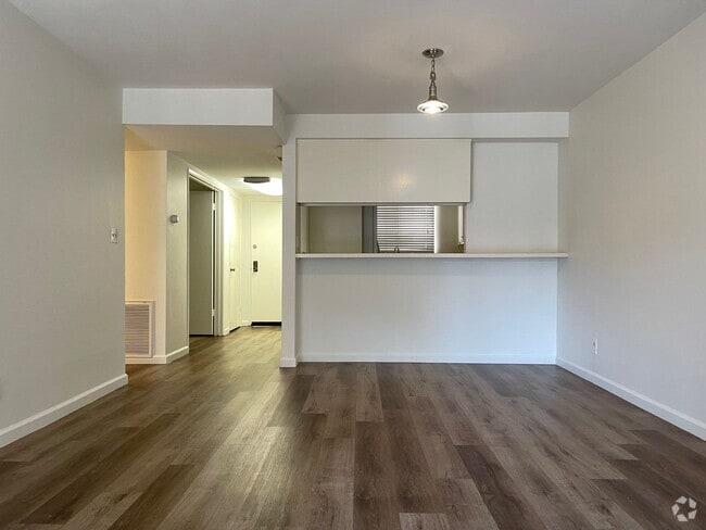 Building Photo - SHERMAN OAKS!!!: FANTASTIC 2 BEDROOM + 1 1... Rental