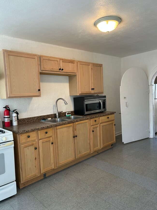 Photo - 33141 Case St