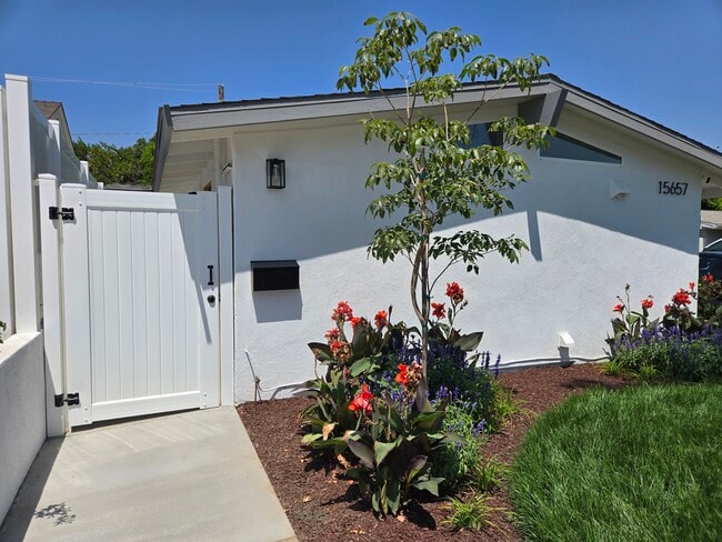 Building Photo - 15657 Simonds St Rental
