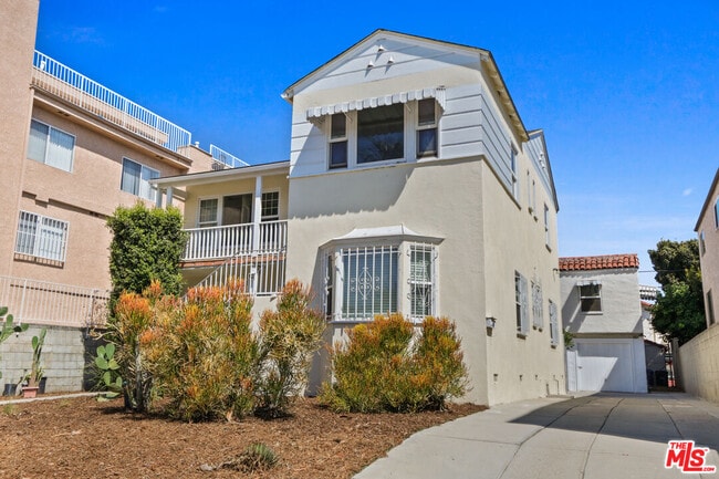 Photo - 8521 Saturn St