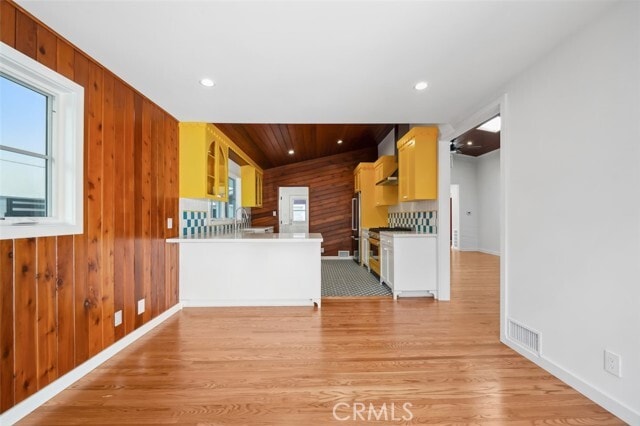 Photo - 2549 Beachwood Dr