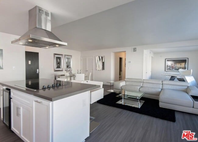 Photo - 131 S Maple Dr Unit 104