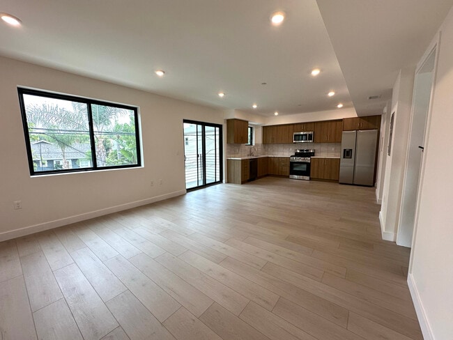 Photo - 941 N Martel Ave