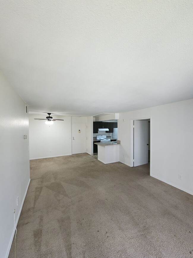 Building Photo - Gorgeous and Comfortable - Dual Master Suites - 2BD/2BA - East Mission Valley Unit 202