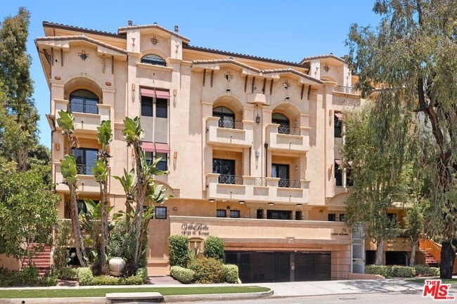 Building Photo - 16123 Sunset Blvd Unit 105