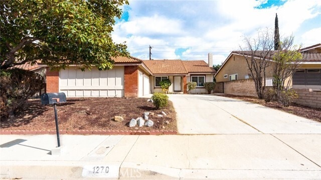 Building Photo - 1270 Glenthorpe Dr Rental