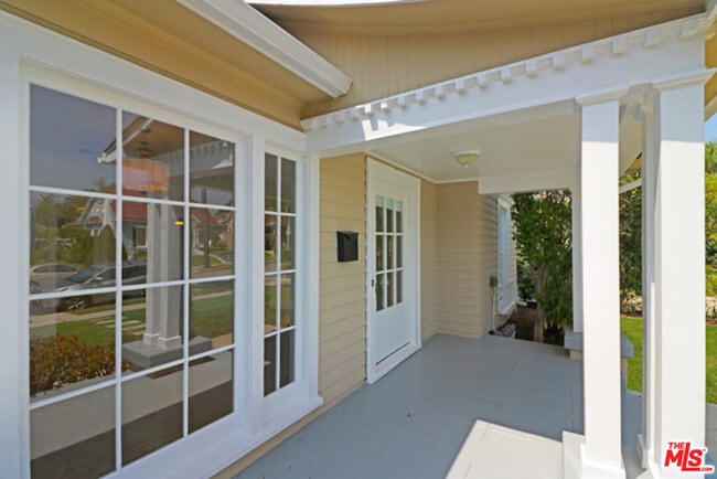 Photo - 523 N Gower St