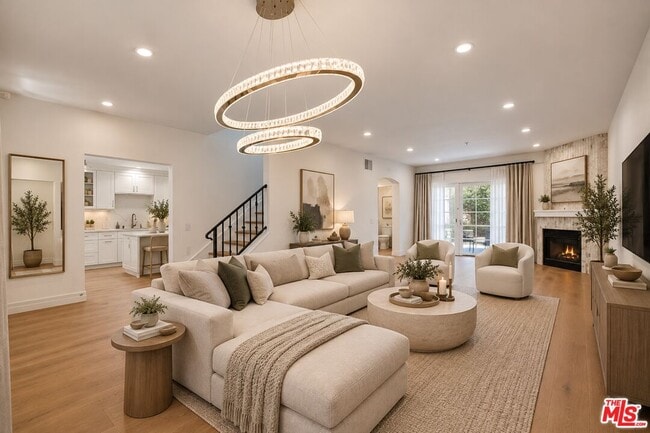 Building Photo - 851 N San Vicente Blvd Unit 117