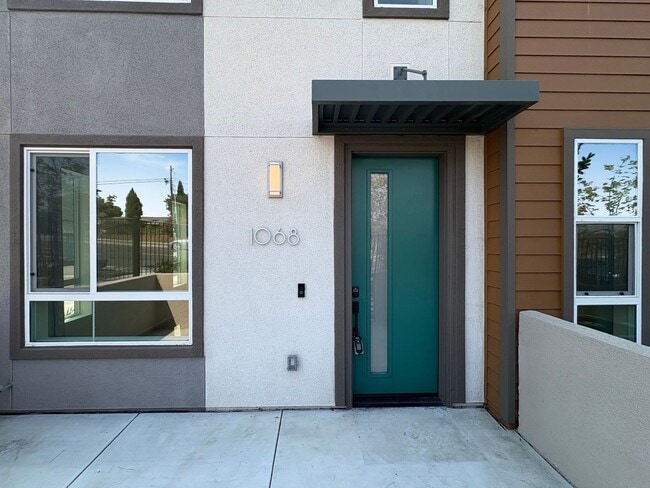 Beautiful 3B/2.5BA Townhome in Vista for R... - Beautiful 3B/2.5BA Townhome in Vista for R...