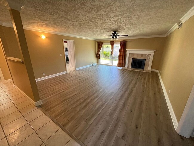 Photo - 4600 Guava Avenue