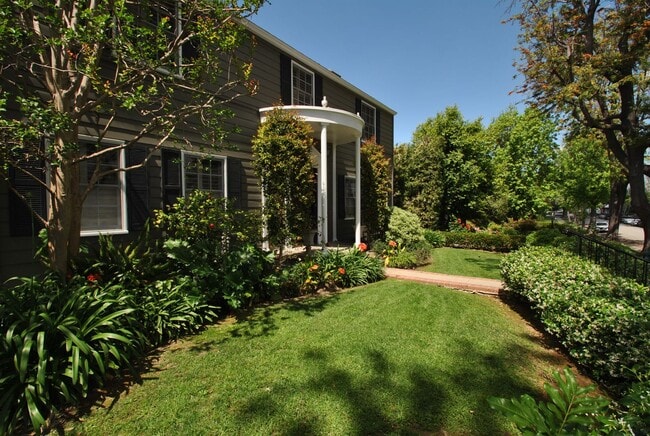 Building Photo - Stunning Colonial Revival in Bixby Knolls
