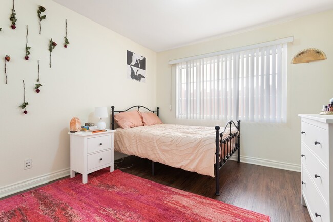 Photo - 1102 W 29th St Unit 8