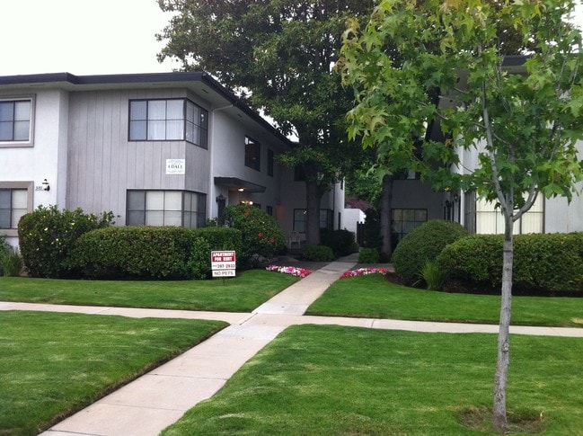 Photo - 3175 S Barrington Ave Unit B