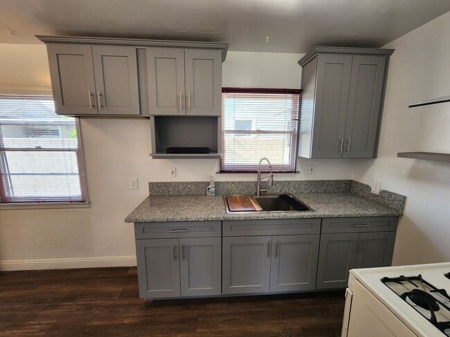 Photo - Pershing Duplex Unit 260 W 18th St