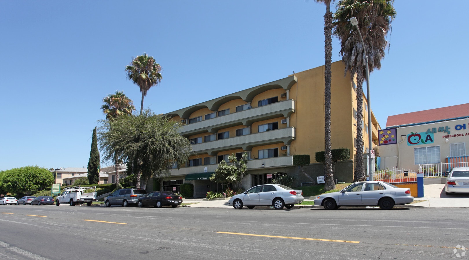 124 N Oxford Ave - 124 Apartments