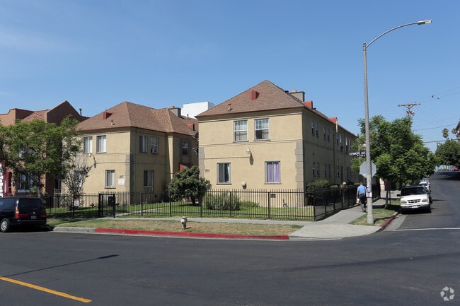 Building Photo - 201-207 S Kenmore Ave