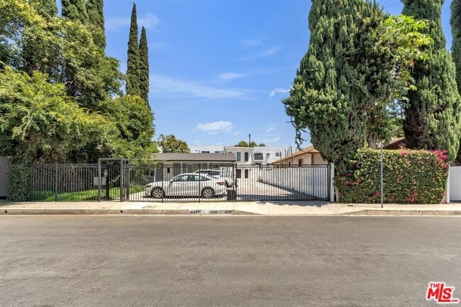 Photo - 14121 Califa St