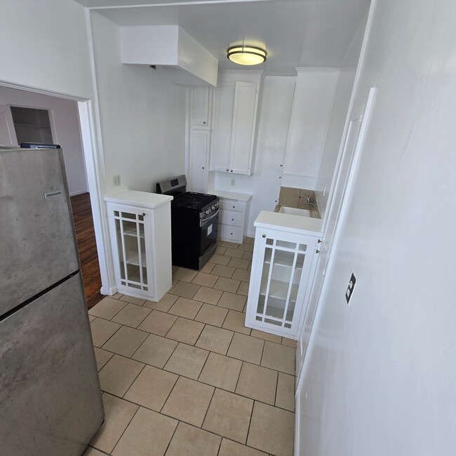 Photo - Normandie Apts.