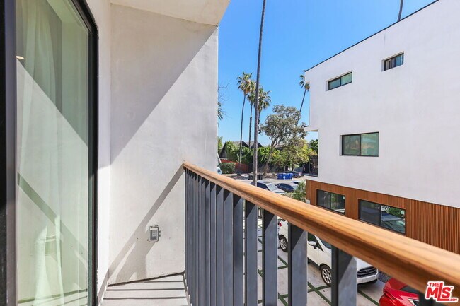 Photo - 921 N Mariposa Ave