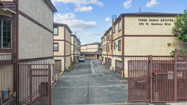 Building Photo - 515 W Gardena Blvd