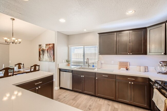 Building Photo - Impressive Oceanside Home For Rent