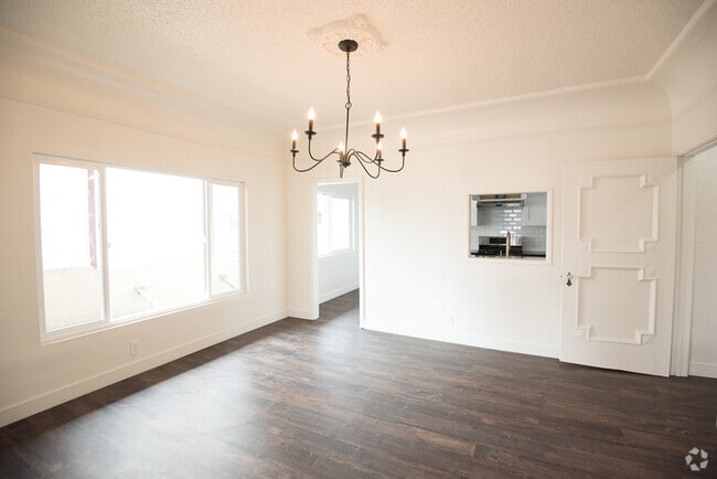 Building Photo - 4570 W Adams Blvd Unit 4570 Rental