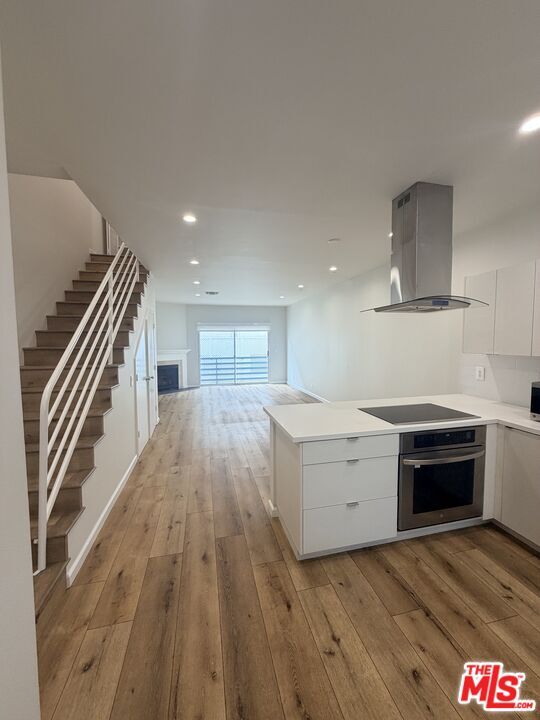 Building Photo - 11738 Mayfield Ave Unit 106