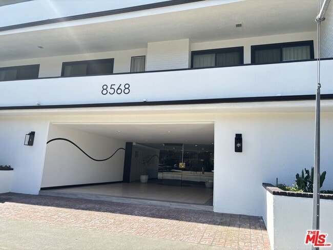 Building Photo - 8568 Burton Wy Unit 101