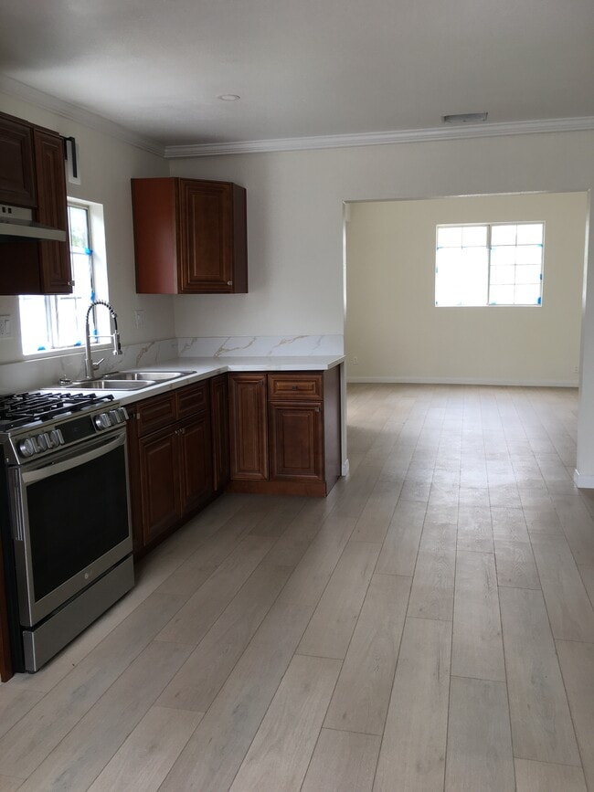 Photo - 5329 Fountain Ave