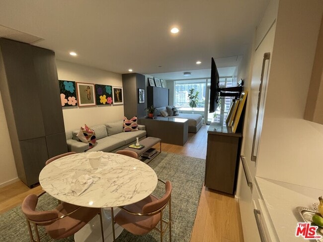 Photo - 877 Francisco St Unit 1115