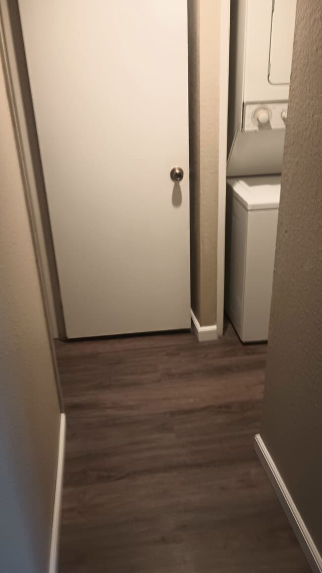 Building Photo - 1025 N Tippecanoe Ave Unit 135 Rental
