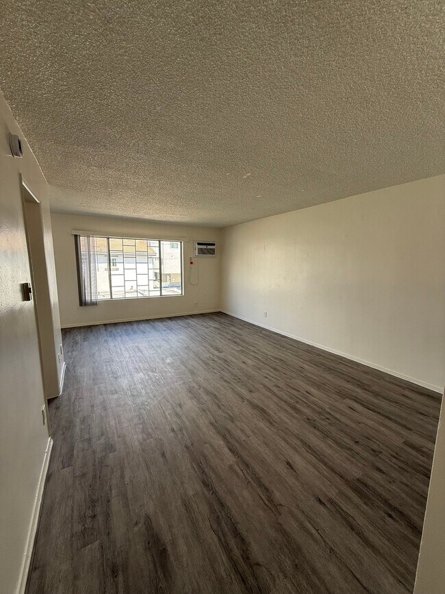 Photo - 915 N Wilton Pl Unit 211