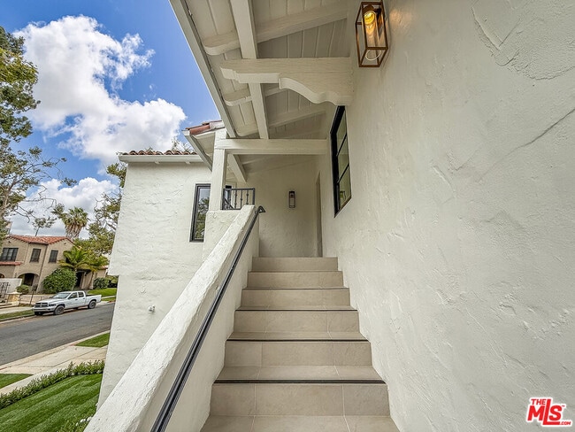 Photo - 150 N Arnaz Dr Unit C