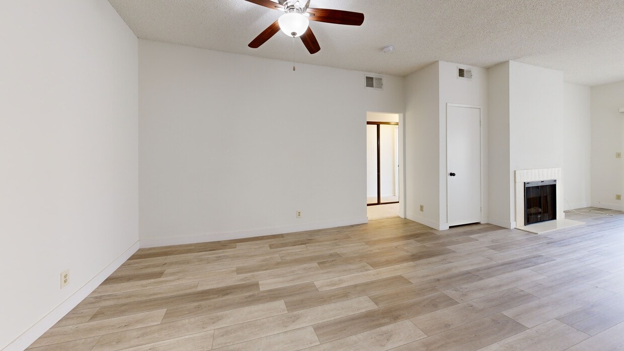 3D Tour - 14400 Dickens St