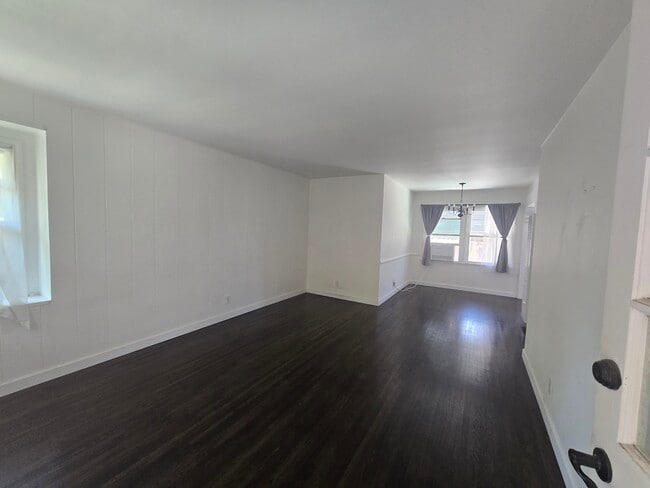 Photo - 12811 Oxnard St Unit 2