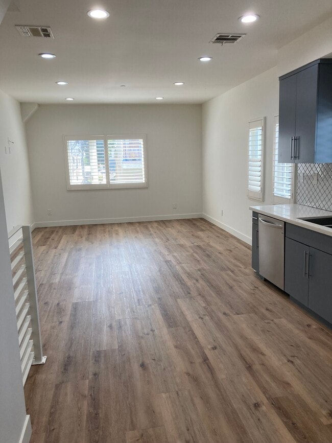 Large Living area - 648 N Serrano Ave Unit 648