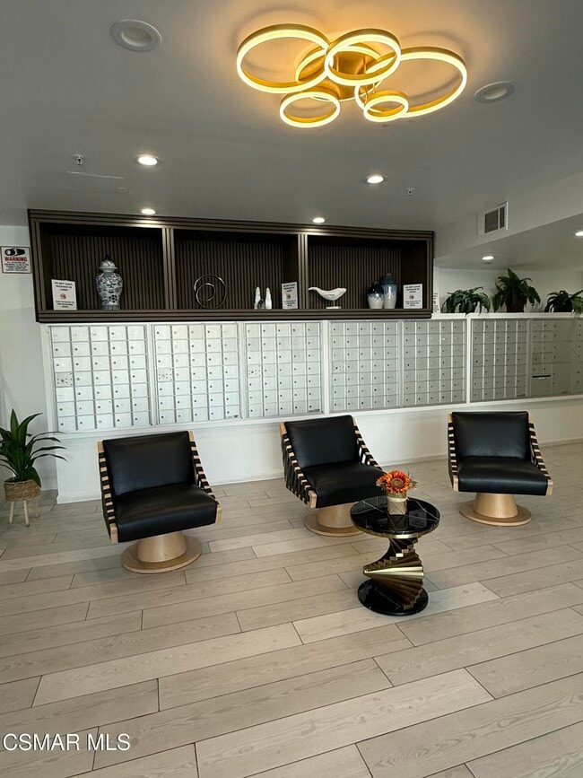 Building Photo - 10982 Roebling Ave